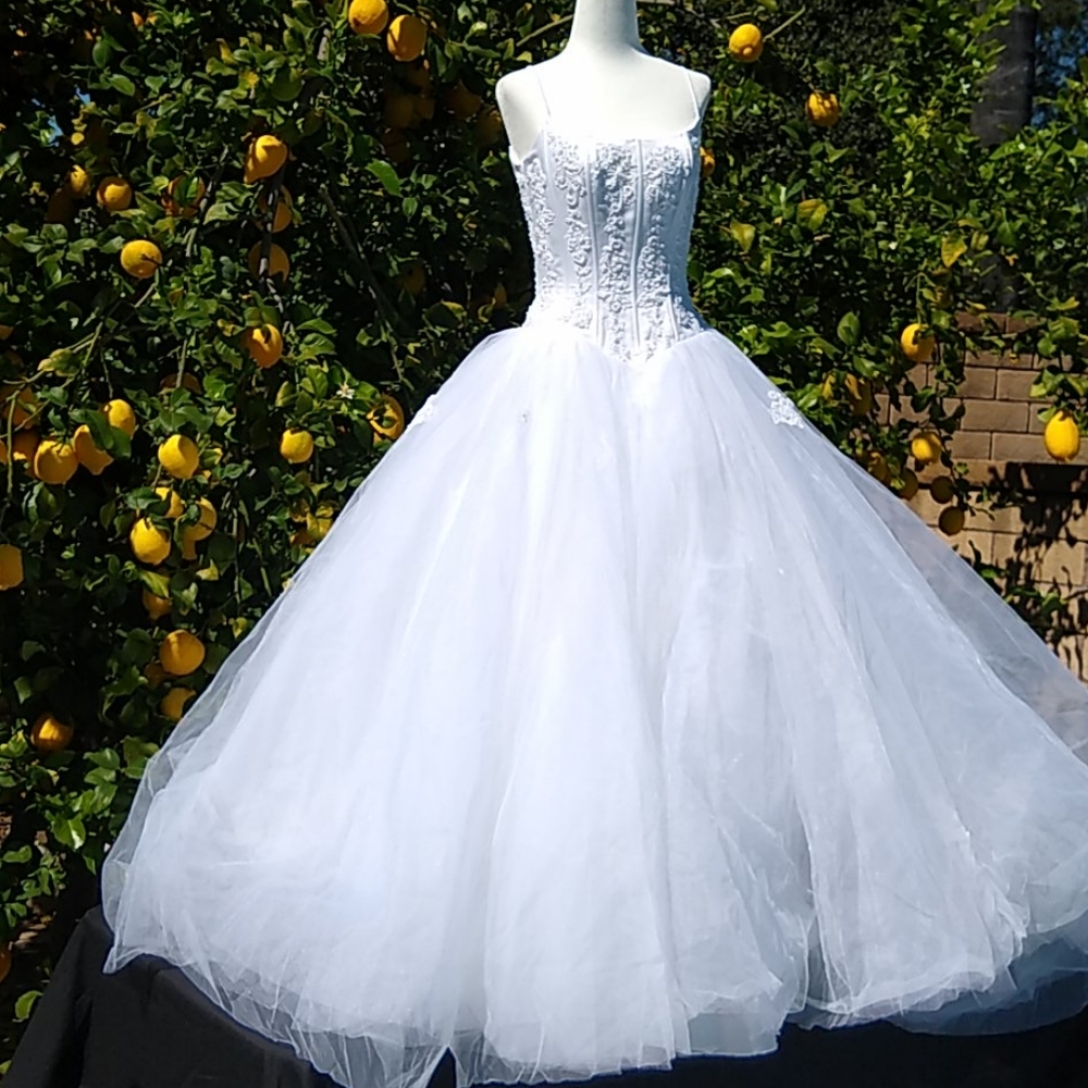 NEW Oleg Cassini Ball Gown Tulle Skirt Corset Bod…